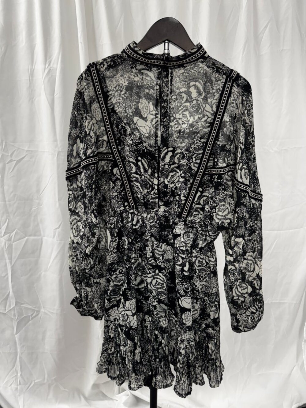 TOPSHOP Floral Stud Trim Mini Dress with stud details Black & White, Size 8 - Picture 11 of 16